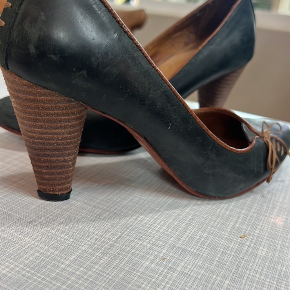 Vintage Leather J shoes - Picture 4 of 8